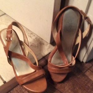 Women’s Cute & Fun Strappy Tan Wedges!